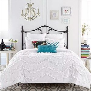 Brand new TWIN White duvet cover. Never opened.